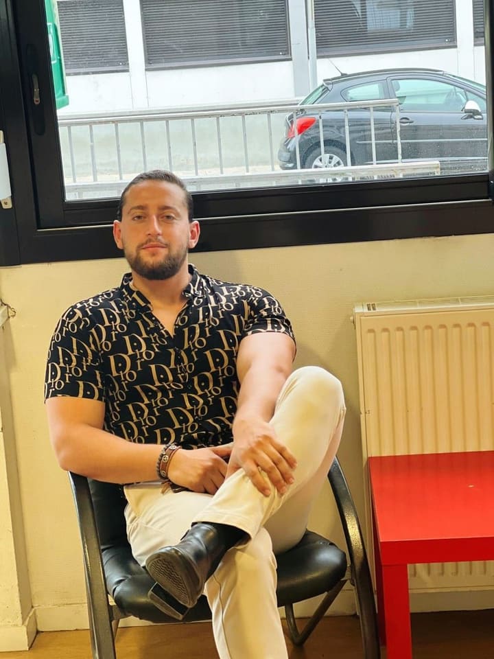 Profil von Menouar